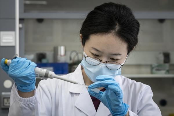 Hãy để thuốc men đứng ngoài cuộc chiến công nghệ Mỹ-Trung
