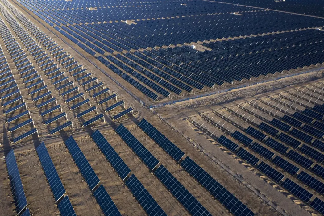 Trung Quốc đang trên đà một lần nữa phá kỷ lục của chính mình về lắp đặt năng lượng tái tạo trong năm nay.
Hình ảnh: Qilai Shen/Bloomberg 