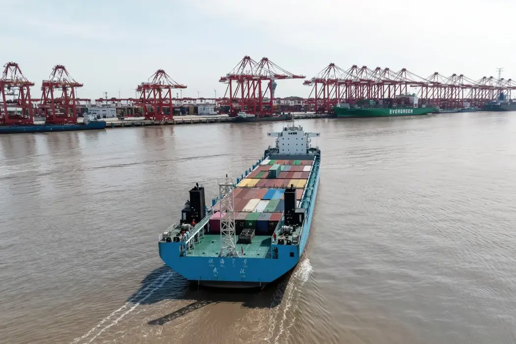 Cảng nước sâu Dương Sơn ở Thượng Hải. Hình ảnh: Qilai Shen/Bloomberg 