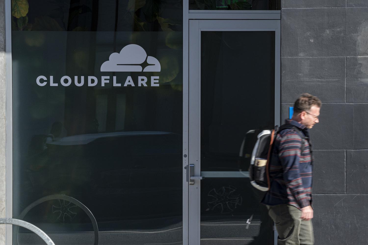 Cổ phiếu Cloudflare lao dốc sau khi cắt giảm 1.100 nhân sự