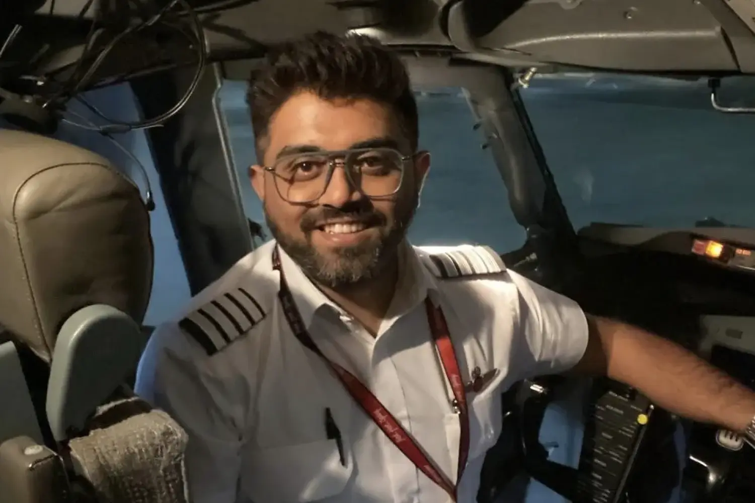 Từ người không định làm phi công đến "anh hùng” trong khoang lái FlyDubai