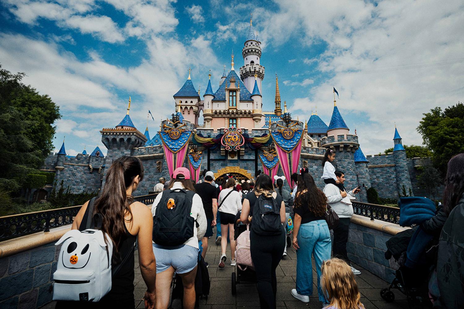 Điều gì đang thúc đẩy tăng trưởng của Disney?