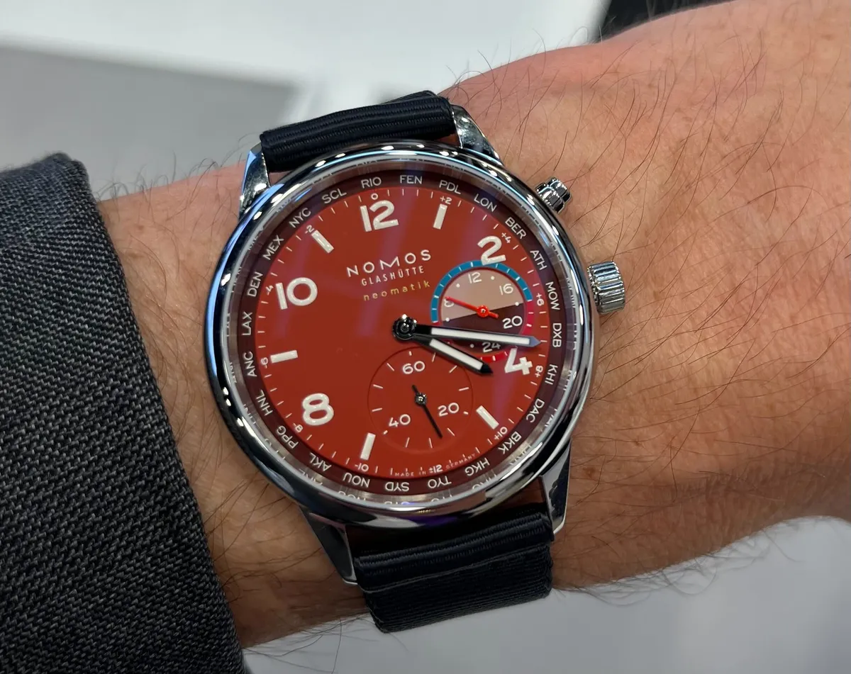 đồng hồ hấp dẫn2