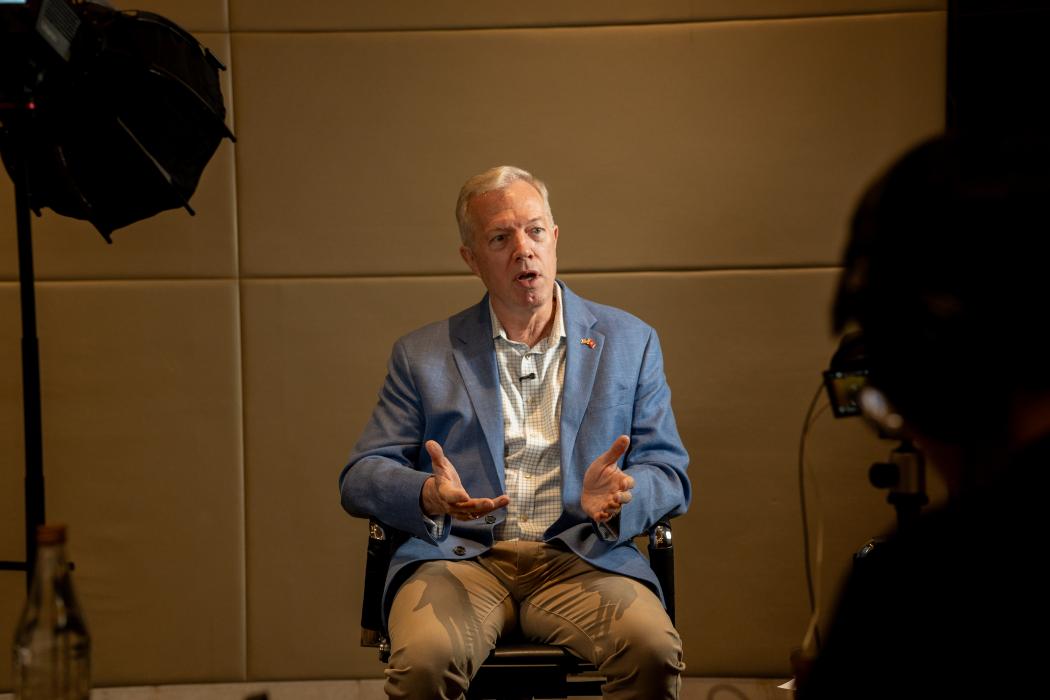 Việt Nam  - Làm sao duy trì vị thế chiến lược giữa các siêu cường?