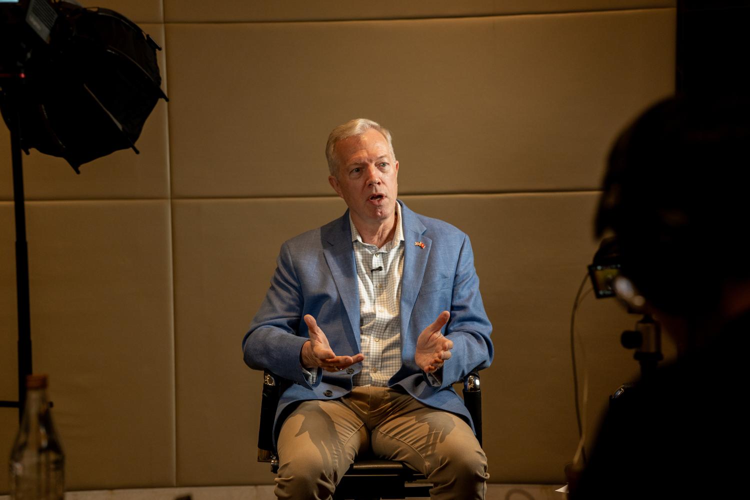 Việt Nam  - Làm sao duy trì vị thế chiến lược giữa các siêu cường?