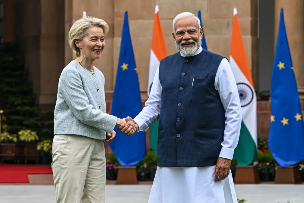 Ông Narendra Modi (bên phải) và bà Ursula von der Leyen. Hình ảnh: Prakash Singh/Bloomberg 