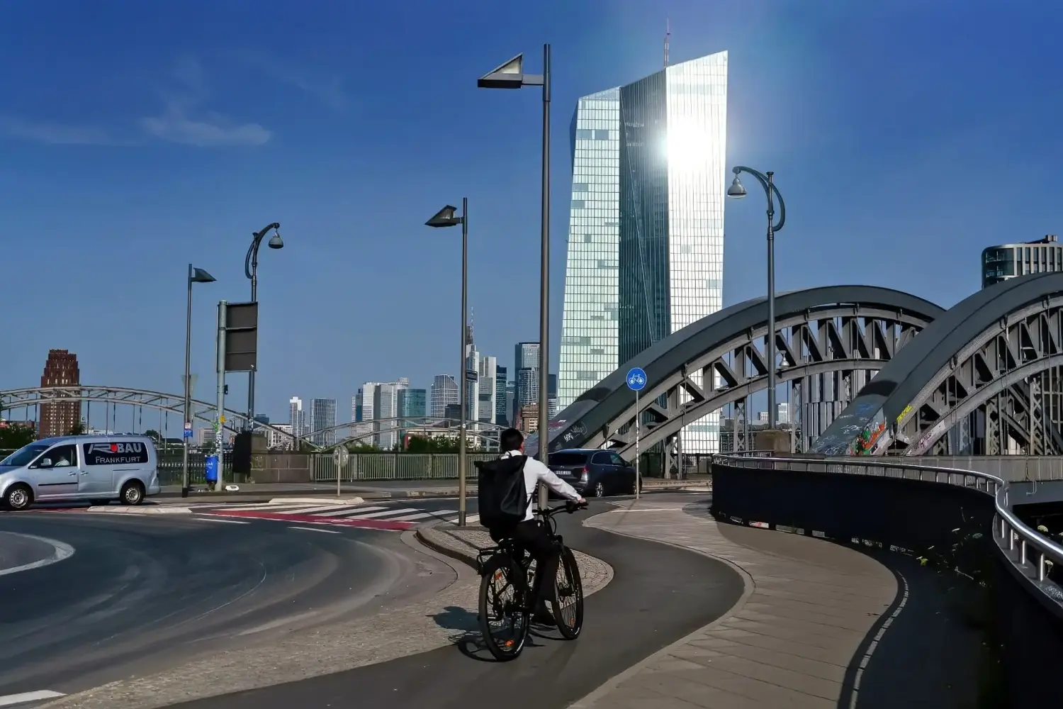 ECB có xu hướng giữ nguyên lãi suất trừ khi xảy ra cú sốc kinh tế