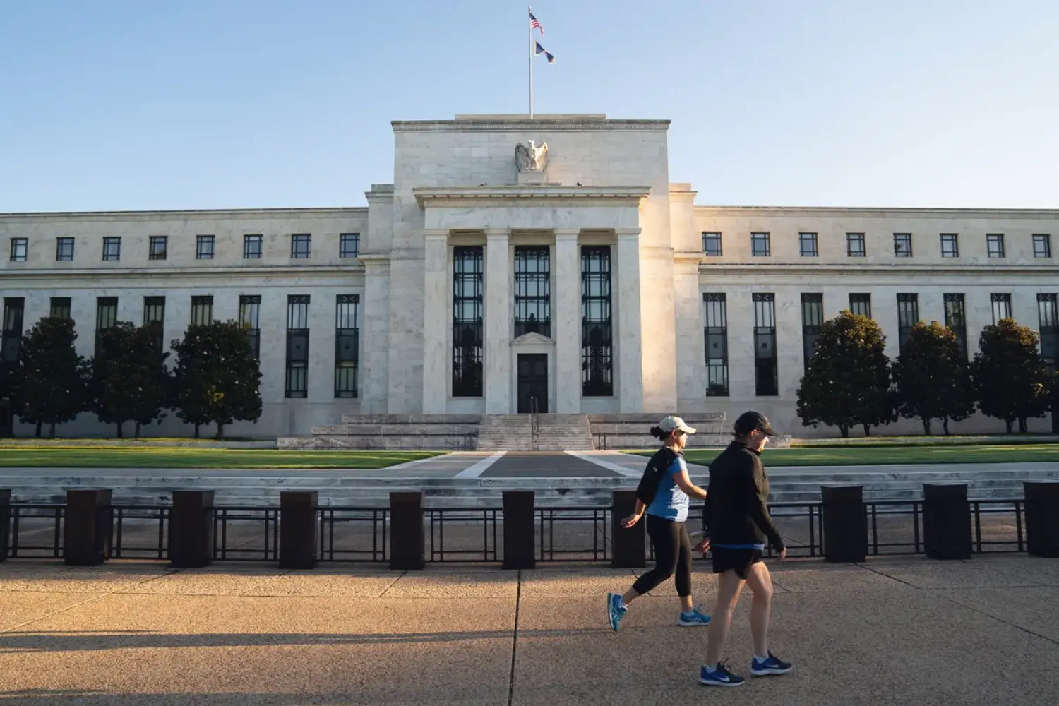 Fed giữ nguyên lãi suất, dù có ba quan chức tán thành tăng