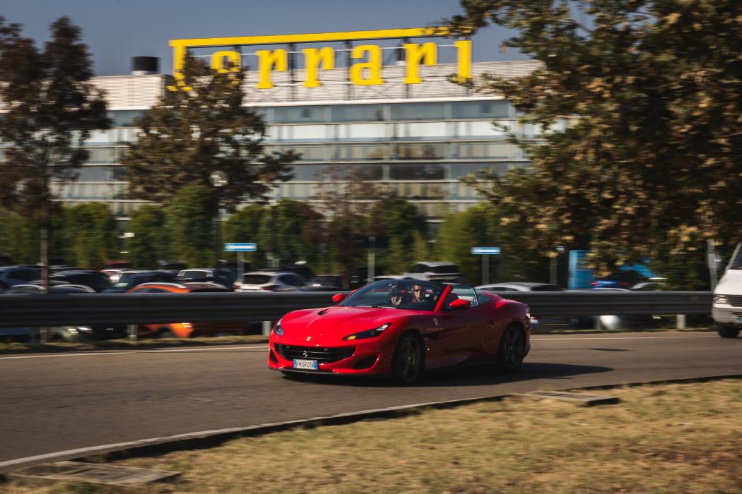 Ferrari mở đường cho sự trở lại của nút bấm cơ học