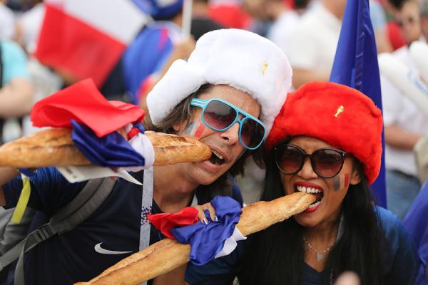 Huyền thoại bóng đá Anh chỉ trích giá vé World Cup quá đắt đỏ