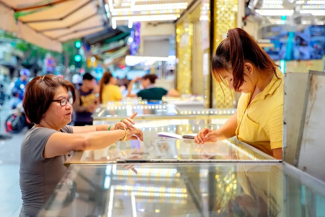 USD tăng, vàng tăng, xăng dầu tăng và cà phê giảm