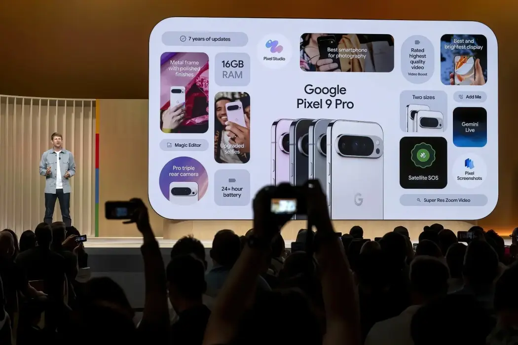 Google “cắm” sâu Gemini vào Android với laptop AI‑native và trợ lý đa nhiệm, để tăng tốc trước Apple