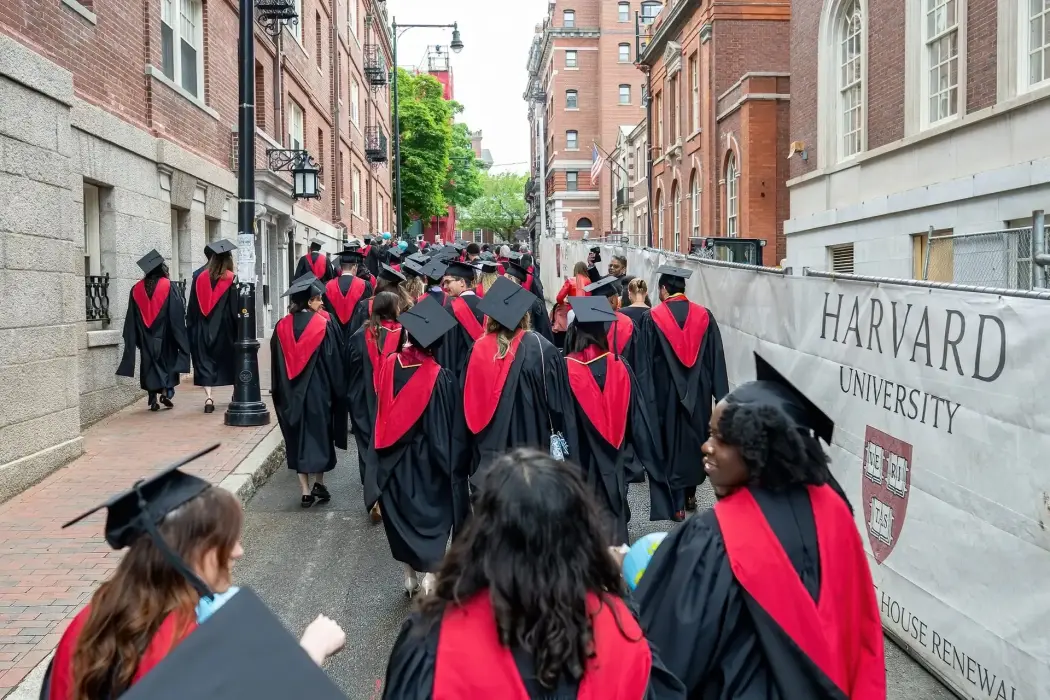Harvard tạm thời thắng kiện cấm sinh viên quốc tế nhập cảnh của ông Trump