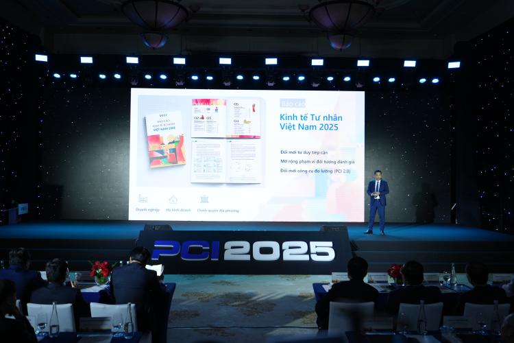 Đại diện VCCI chia sẻ trong lễ ra mắt báo cáo PCI 2025. Hình ảnh: VCCI cung cấp.