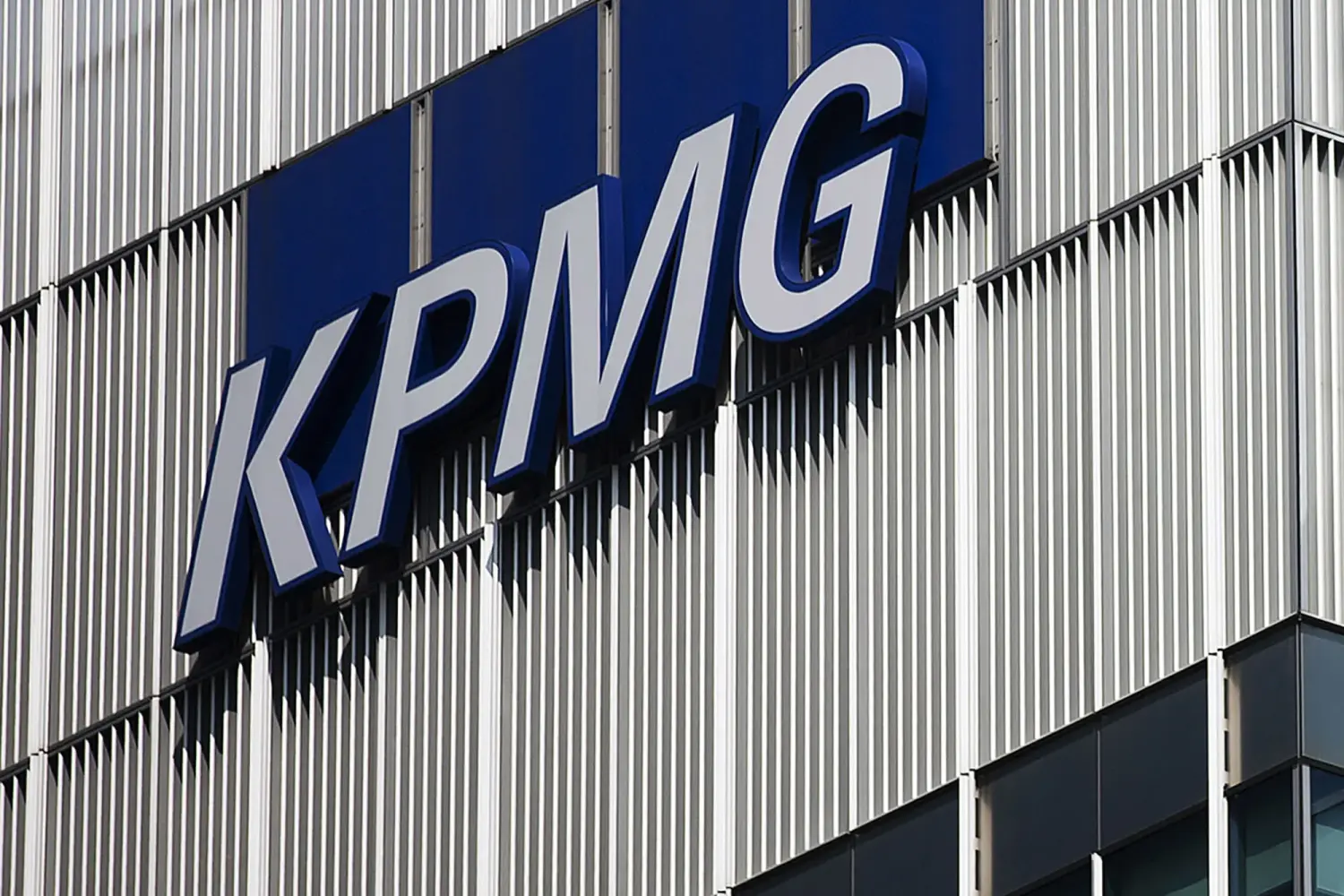 KPMG tại Anh tiếp tục cắt giảm 200 nhân sự