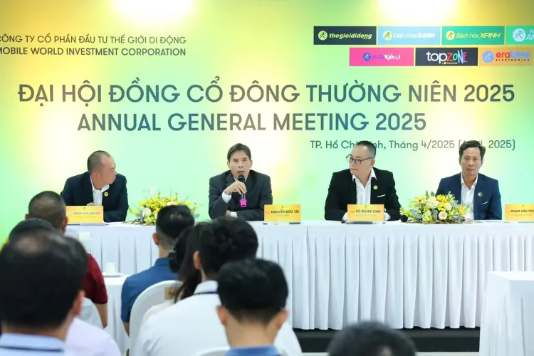 Ông Nguyễn Đức Tài, chủ tịch HĐQT tập đoàn Thế giới di động (MWG) trả lời câu hỏi trong đại hội cổ đông 2025 diễn ra ngày 26.4. Hình ảnh: MWG cung cấp