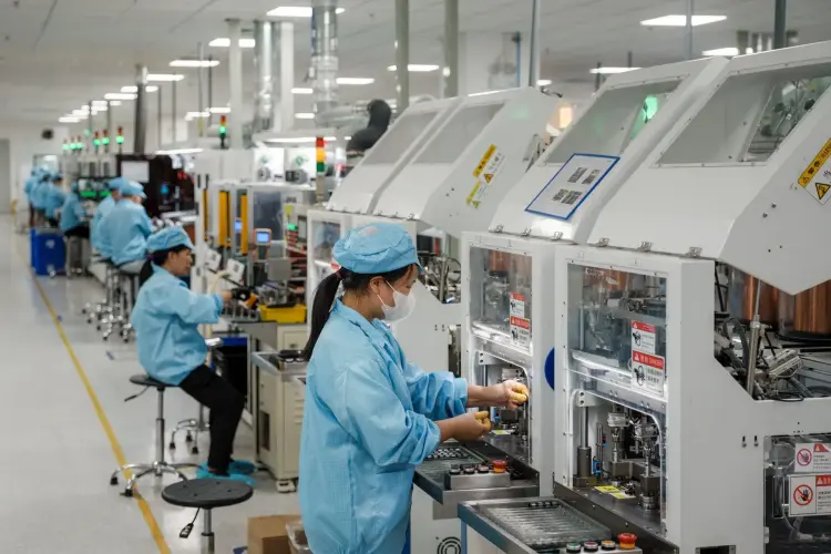 Bên trong nhà máy ACV tại Hà Nam. Ảnh: Linh Phạm