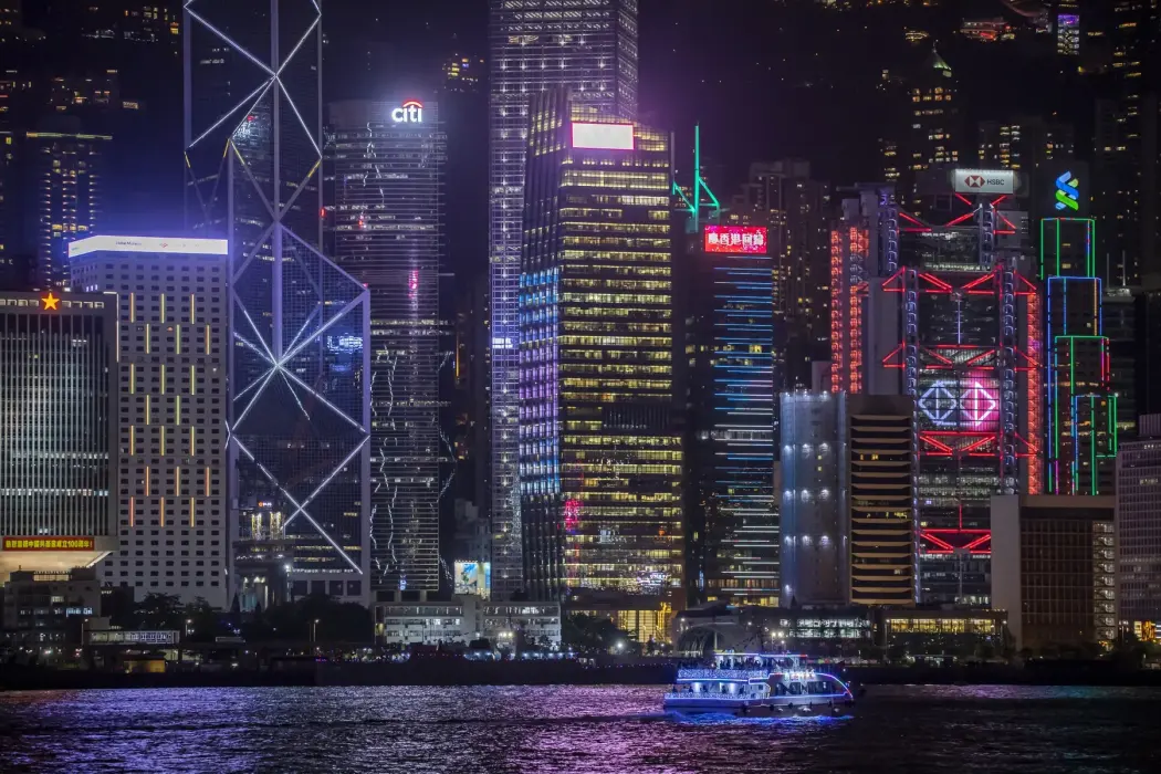 Hong Kong điều tra các công ty tài chính trong đợt khám xét lớn