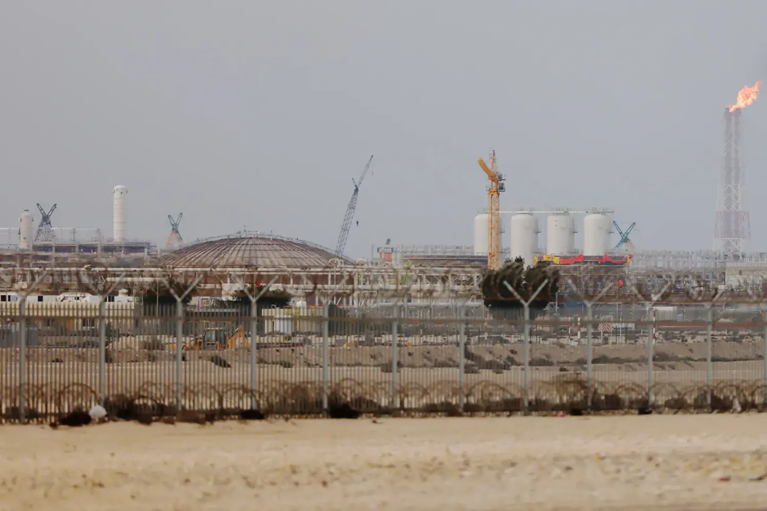 Qatar mất 17% công suất LNG sau các đòn tấn công của Iran