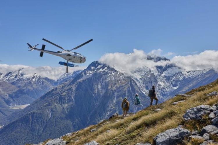 Người đi bộ đường dài bằng trực thăng trên Shotover Saddle của New Zealand Hình ảnh: Camilla Rutherford cho Bloomberg Businessweek