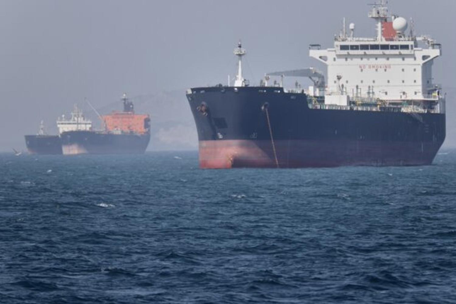 Mỹ và Iran đấu hỏa lực tại Vùng Vịnh, thỏa thuận ngừng bắn bốn tuần có thể đổ vỡ