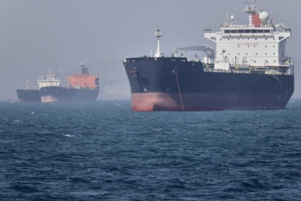 Mỹ và Iran đấu hỏa lực tại Vùng Vịnh, thỏa thuận ngừng bắn bốn tuần có thể đổ vỡ