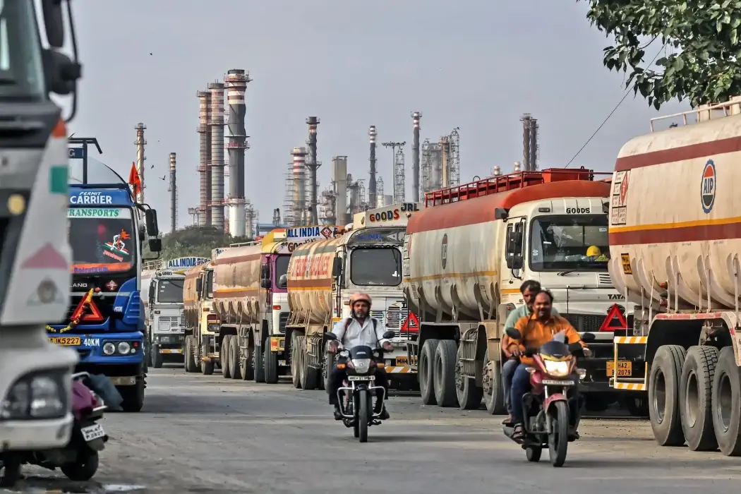 Ấn Độ tiếp tục mua năng lượng từ Nga. Hình ảnh: Dhiraj Singh/Bloomberg 