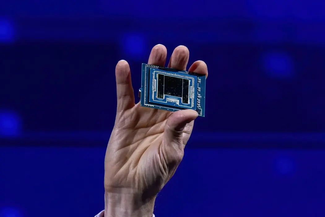 SoftBank mua 2 tỉ USD cổ phiếu, đặc cược vào sự phục hồi của Intel