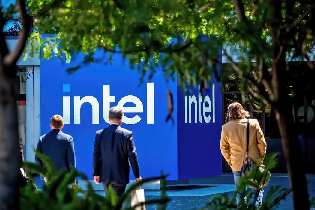 Lỗi sản xuất tiếp tục làm Intel lao đao