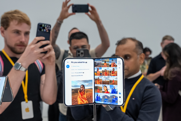 iPhone gập chính thức xuất hiện