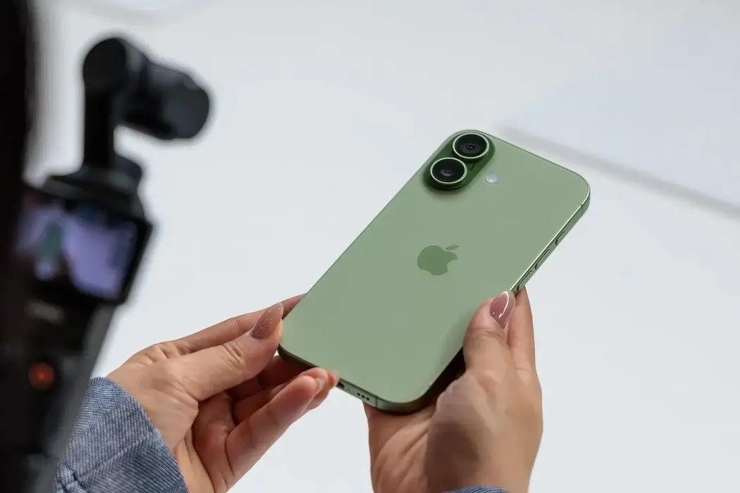 Apple bắt đầu tập cho khách hàng quen với ý tưởng iPhone giá 2.000 USD