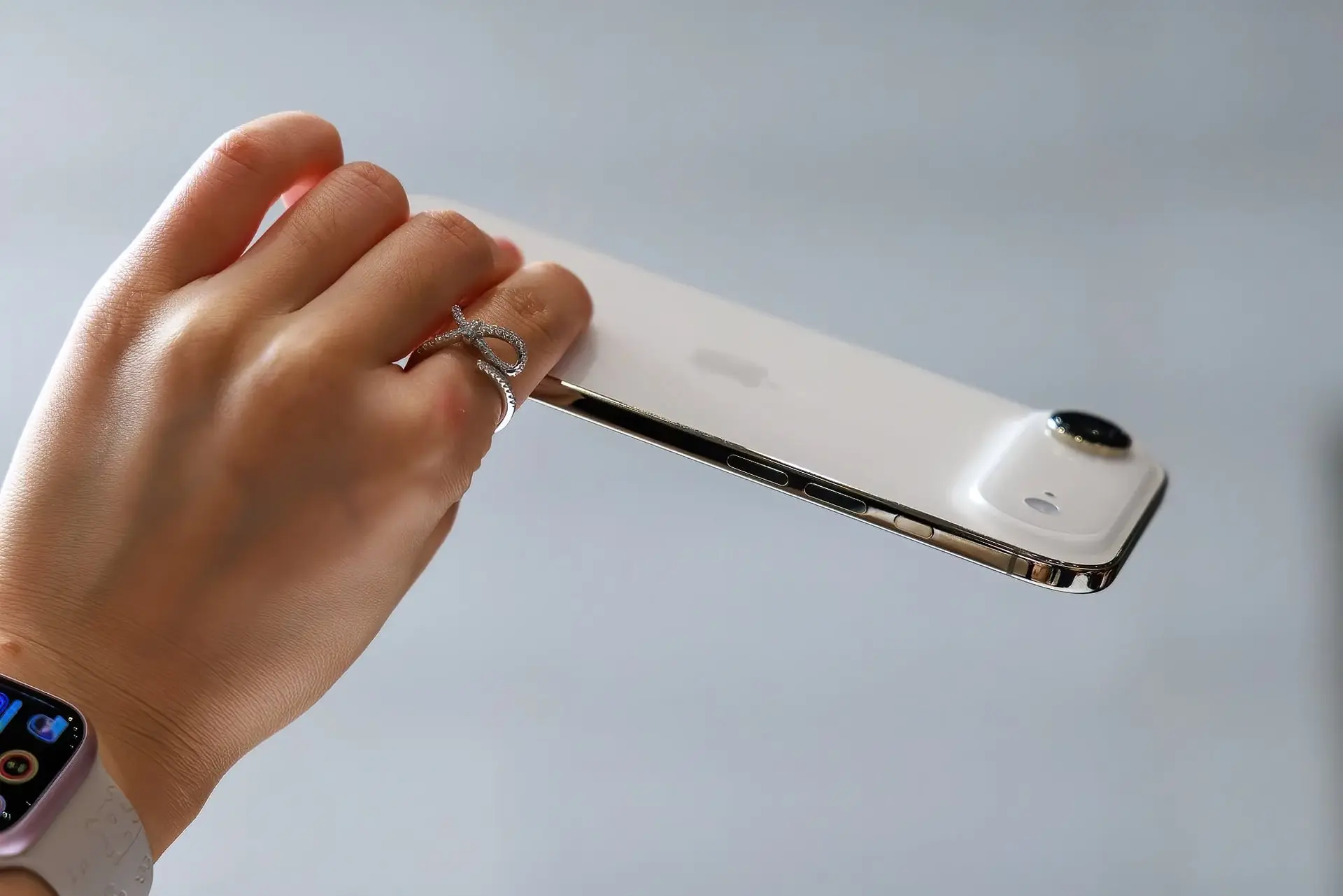 iphone-17_chris-welch-03