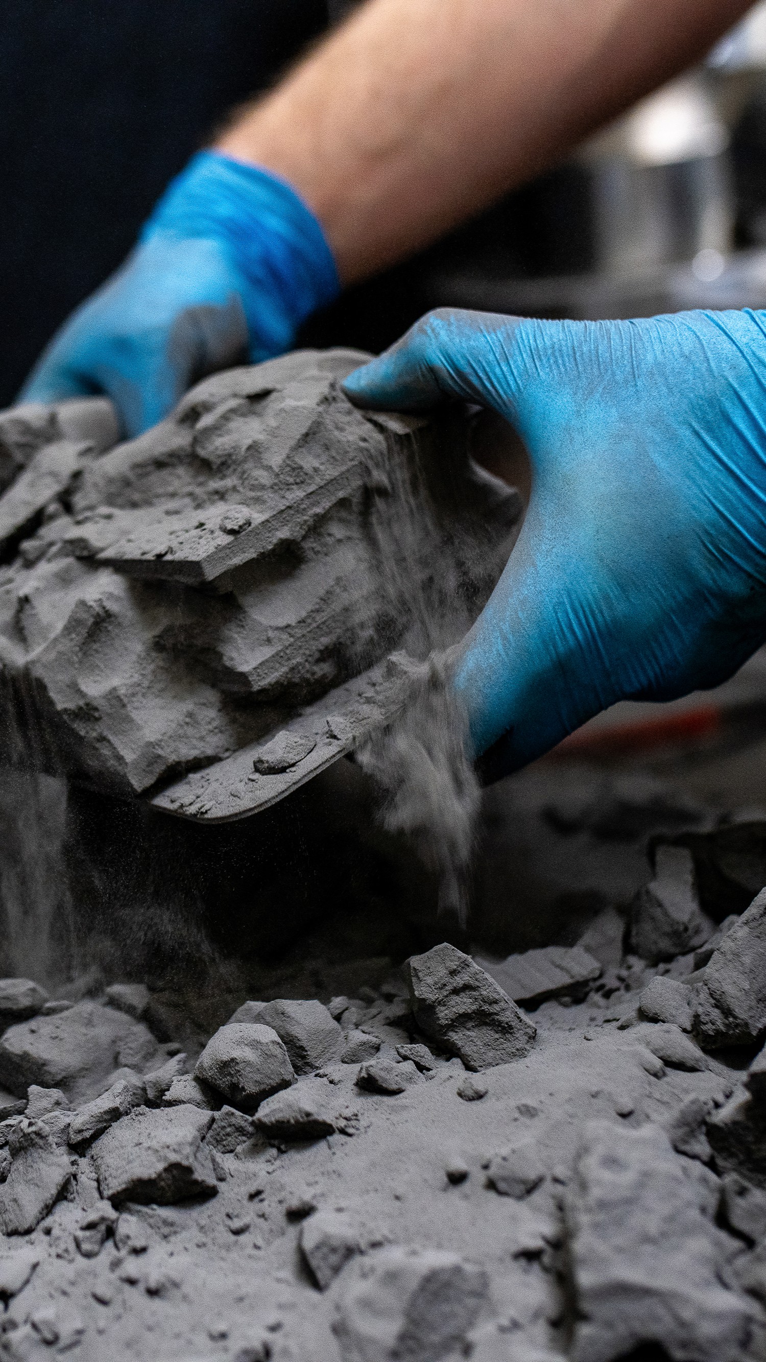 Cuộc chiến Iran và "cú tát" vào thị trường: Thời của tài sản thực đã tới?