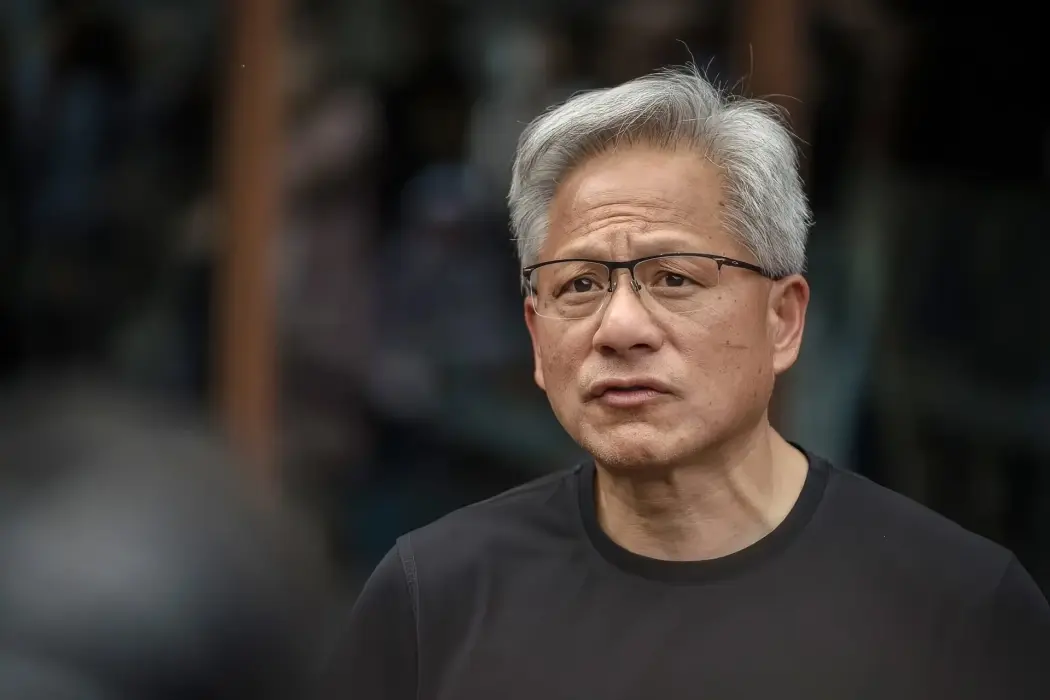 Tổng giám đốc điều hành Nvidia Jensen Huang phải đối mặt với áp lực tương tự từ Washington và Bắc Kinh. Hình ảnh: Na Bian/Bloomberg 