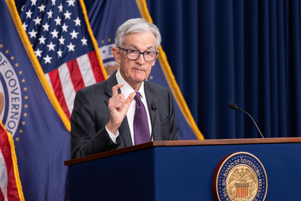 Chủ tịch Fed Jerome Powell phát biểu trong cuộc họp báo tại Washington, DC. Hình ảnh: THX/TTXVN 