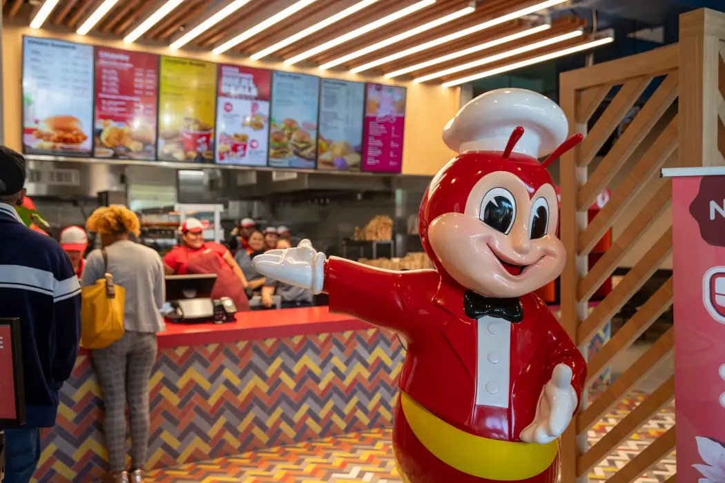 Jollibee đối đầu Colonel Sanders trong cuộc chiến ẩm thực tại Mỹ