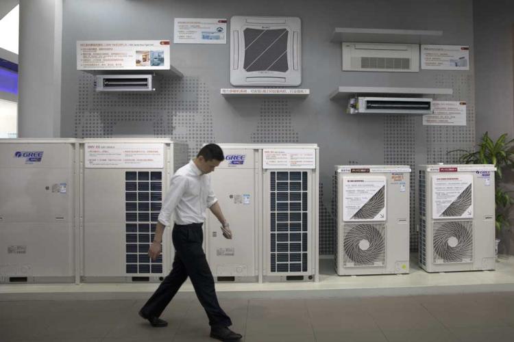 Bên trong phòng trưng bày thiết bị điện của Gree  Ảnh: Justin Chin/Bloomberg