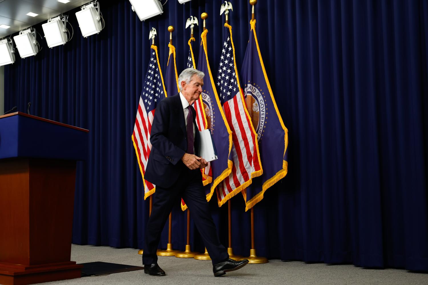 Jerome Powell và lời hứa ở lại Fed sau tháng 5/2026