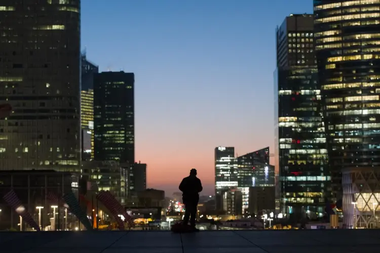 Khu tài chính La Défense của Paris. Ảnh: Nathan Laine/Bloomberg