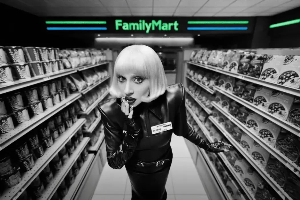 Lady Gaga quảng bá tuyển dụng cho FamilyMart ở Nhật