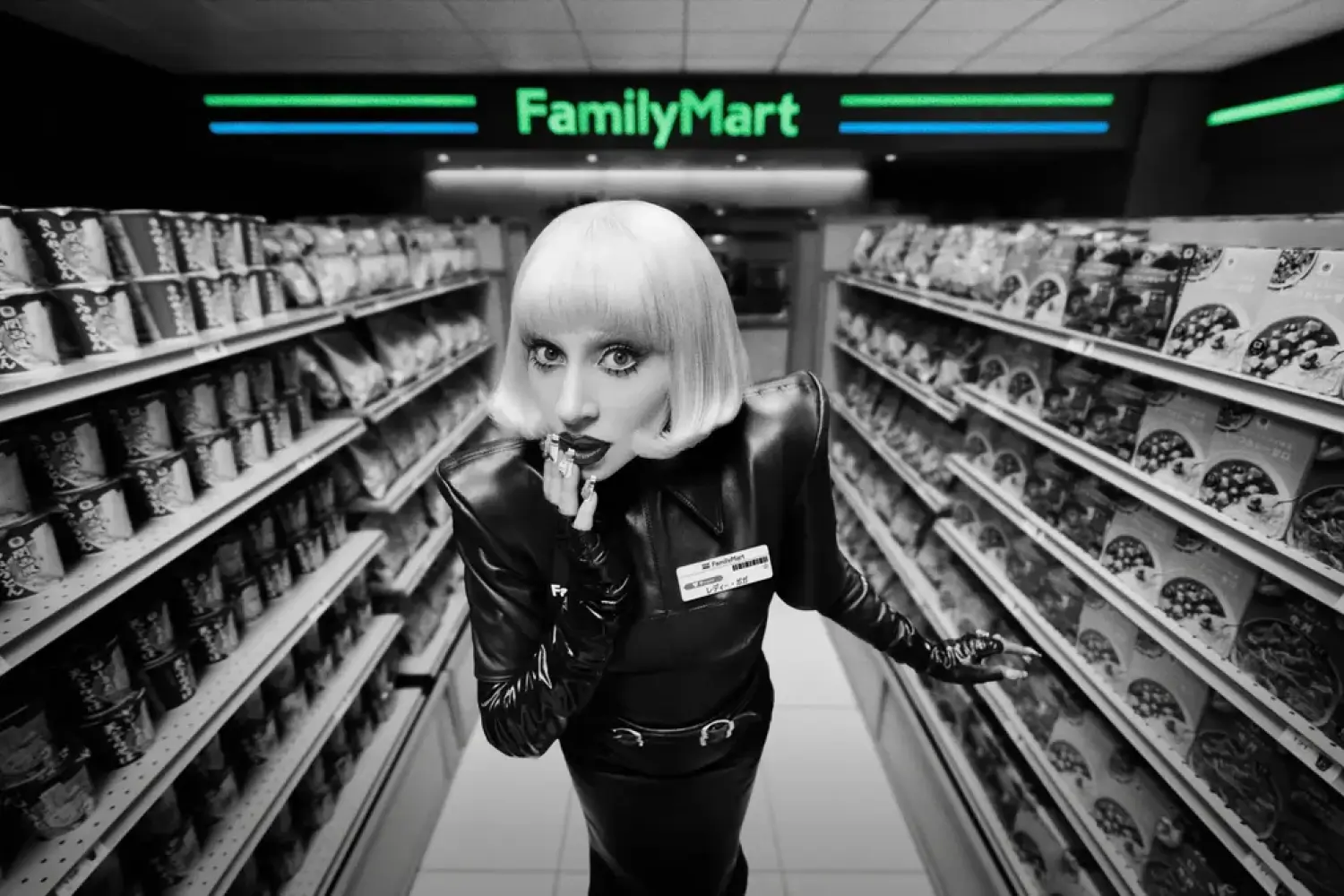 Lady Gaga quảng bá tuyển dụng cho FamilyMart ở Nhật