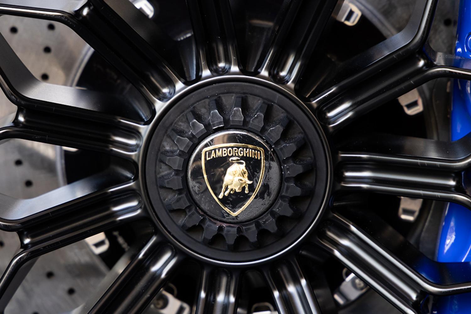 Lamborghini Revuelto: V12 gặp sức mạnh điện