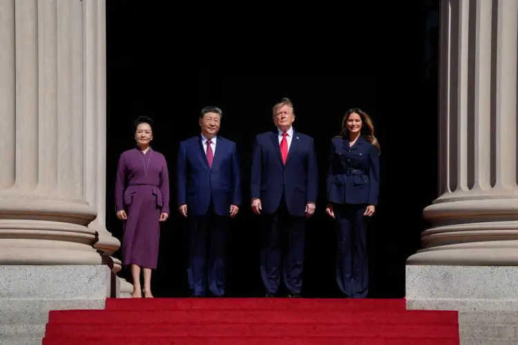 Thăm trung tâm lưu trữ quốc gia ở Washington ngày 25.9 Ảnh: Daniel Heuer/Bloomberg
