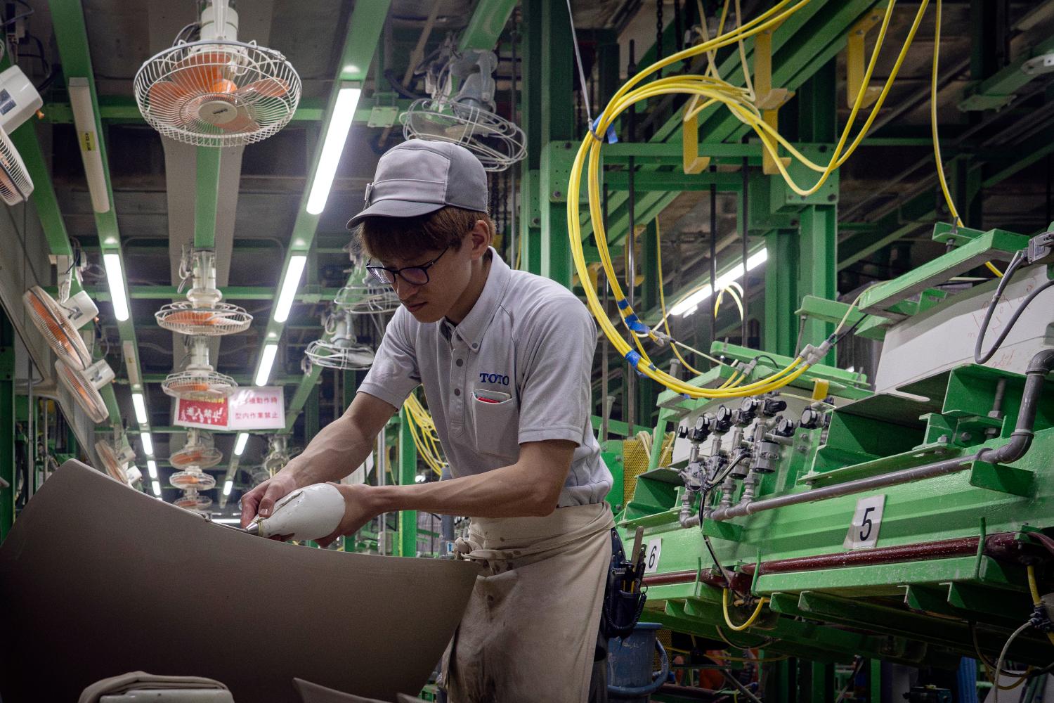 Nhật Bản giảm sức hút với lao động nước ngoài vì lương thấp và đồng yen suy yếu
