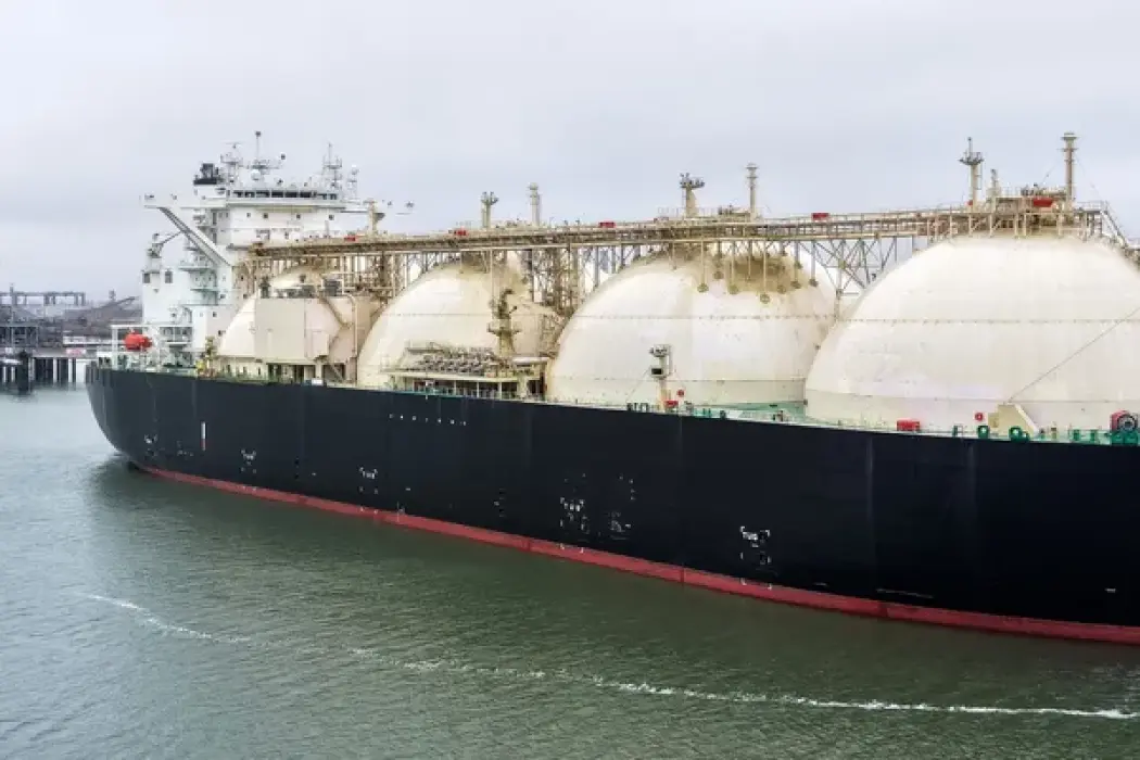 Việt Nam tăng cường mua LNG trong bối cảnh nhiệt độ dự báo cao hơn mức trung bình