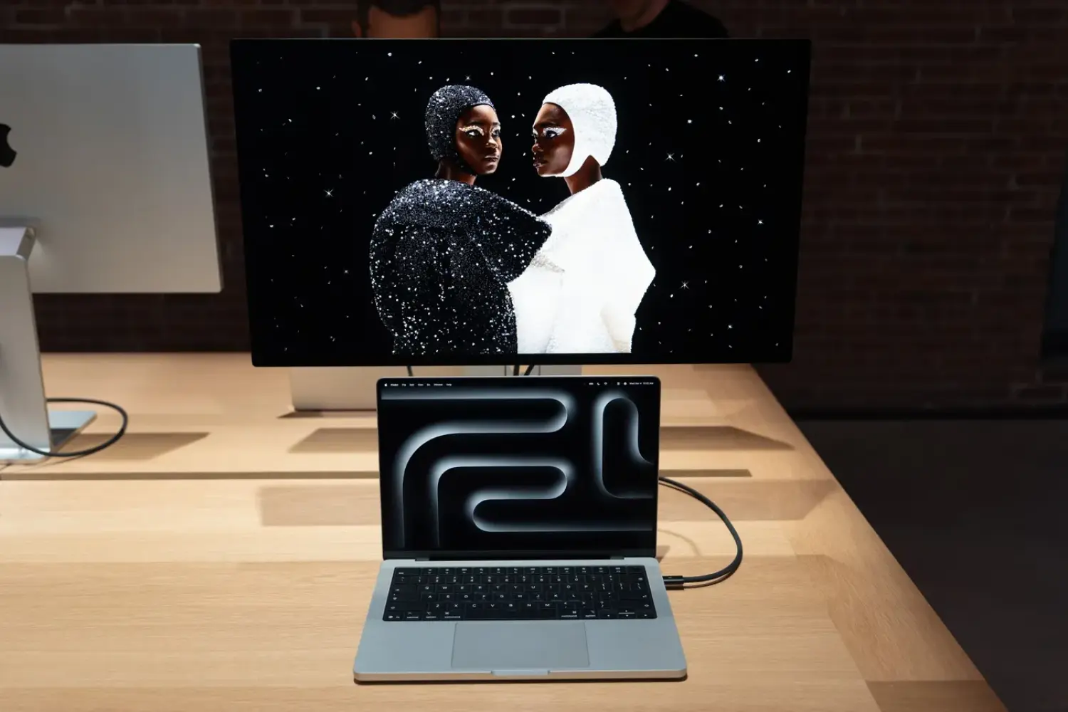 Apple tăng giá hàng loạt Mac và iPad, thay đổi chiến lược chip M-series để tập trung cho AI