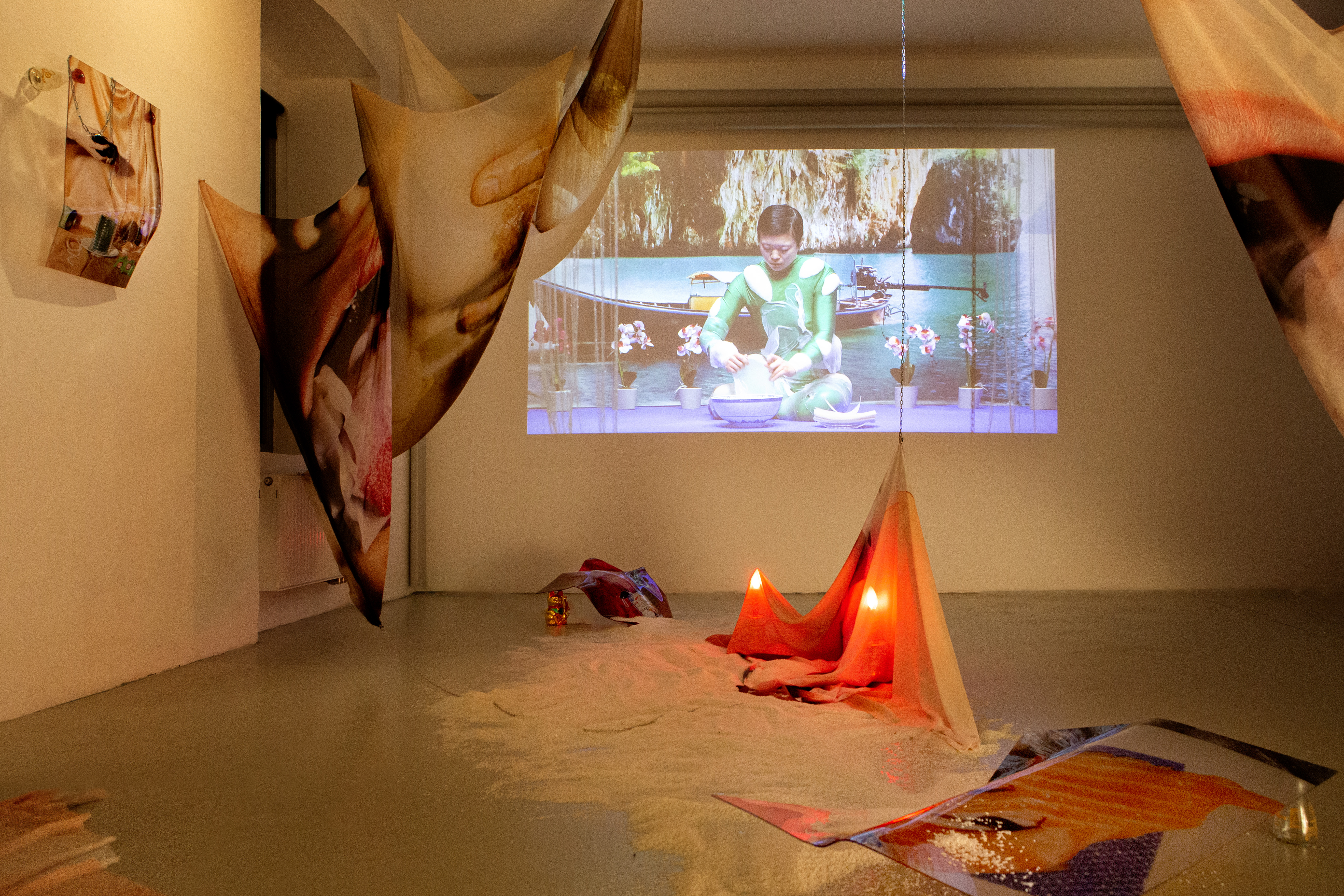 Made%20in%20Rice%20%28La%CC%80m%20Tu%CC%9B%CC%80%20Ga%CC%A3o%29_Across-the-Ocean%2C%20FLorida%2C%20MUC%2C%20Installationsansicht_Courtesy%20of%20the%20Artist