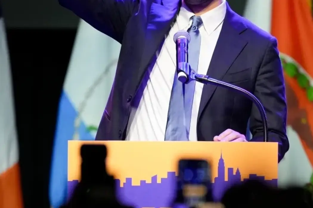 Mamdani đánh bại Cuomo trong cuộc đua vào chức Thị trưởng New York.