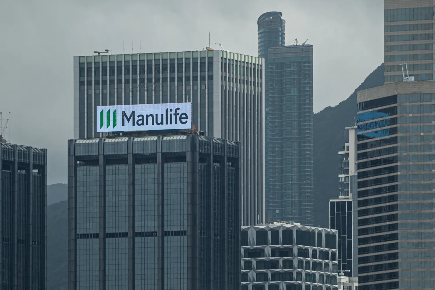 Manulife dừng cấp đòn bẩy cho bảo hiểm sau khi bị chính quyền Hong Kong chú ý