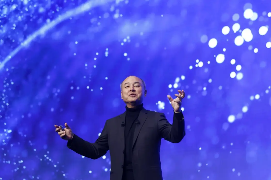 Tỉ phú Masayoshi Son phát biểu tại sự kiện SoftBank World ở Tokyo vào tháng 7 năm nay. Hình ảnh: Kiyoshi Ota/Bloomberg 